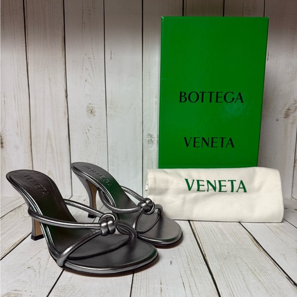 Bottega Veneta Blink Metallic Leather Sandal Silver Sz 36.5 / 6.5 - Picture 1 of 16